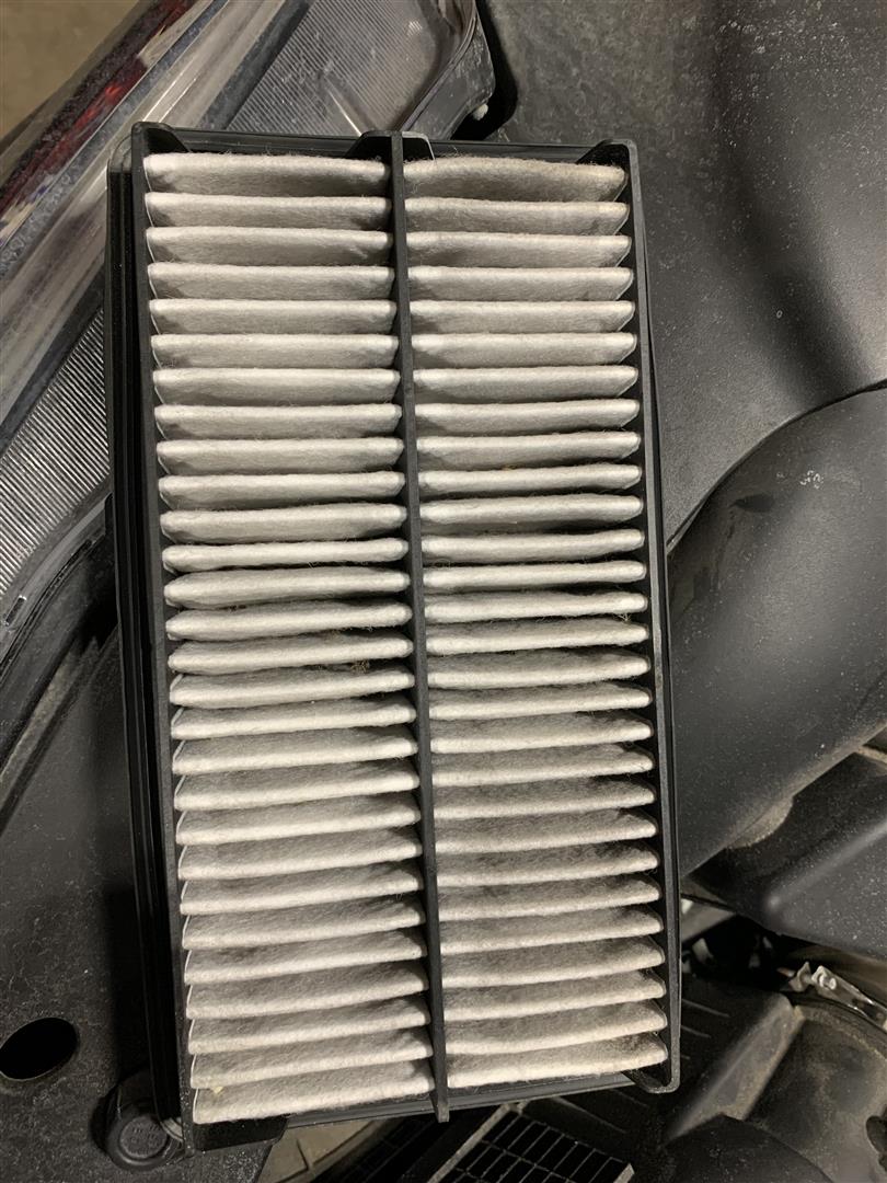 Dirty Engine Filter Replacement | Lou's Car Care Center, Inc.